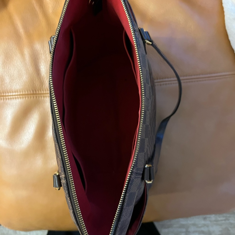 Louis Vuitton - Picture 3 of 12